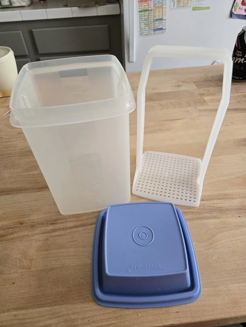 Vintage Tupperware Pick-A-Deli Pickle Keeper Container 1560-2   3 Pieces  Blue